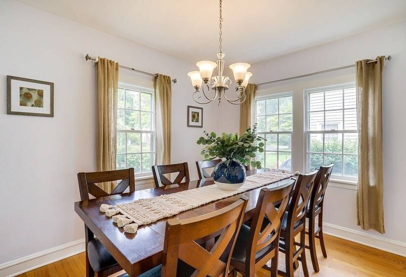 Charming South Bend Retreat ~ 1 Mi To Notre Dame!