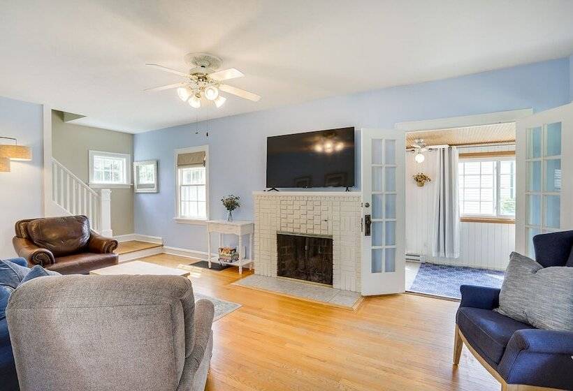 Charming South Bend Retreat ~ 1 Mi To Notre Dame!