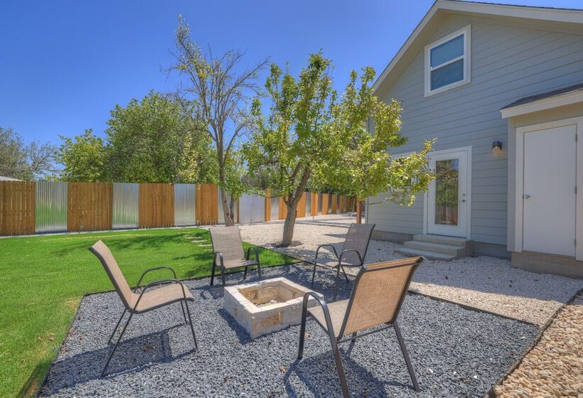 Cozi Combo Bbq Movie Lounge