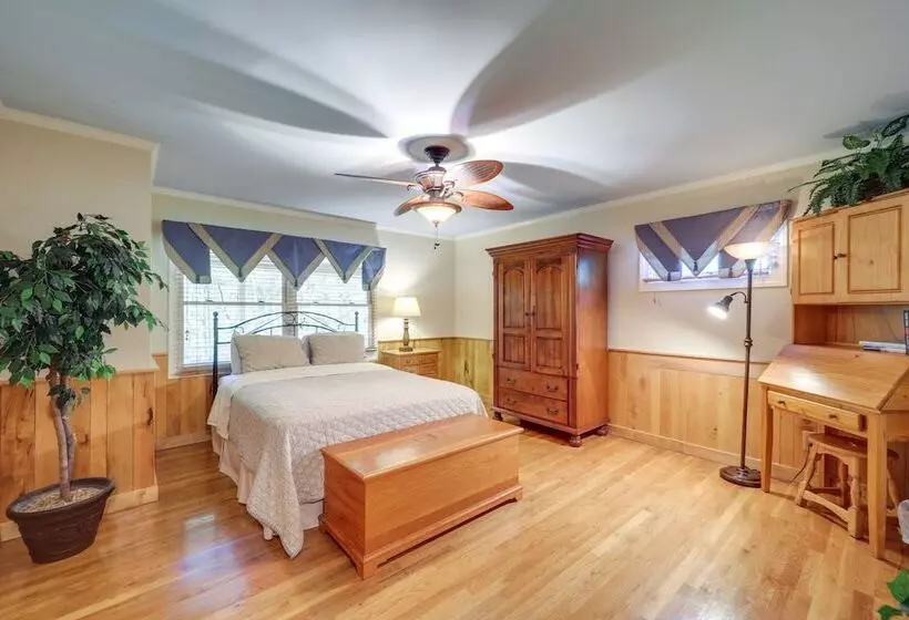 7 Mi To Beech Mountain Skiing: Home W/ Fire Pit