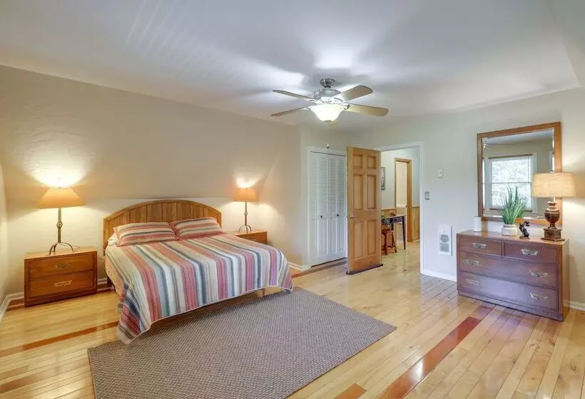 7 Mi To Beech Mountain Skiing: Home W/ Fire Pit