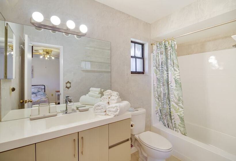 Family Friendly Home On Lake Tulane: Great Views!