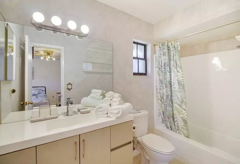 Family Friendly Home On Lake Tulane: Great Views!