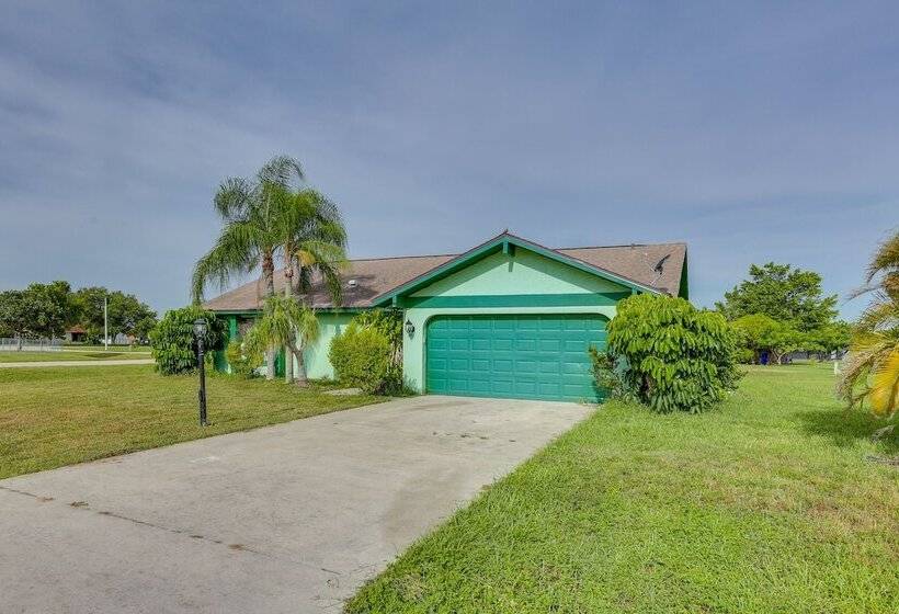 Family Friendly Lehigh Acres Home: Screened Porch!