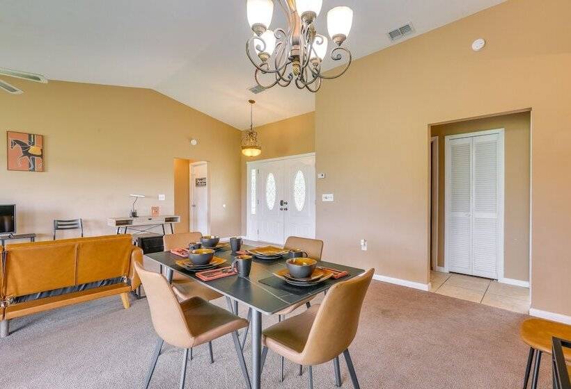 Family Friendly Lehigh Acres Home: Screened Porch!