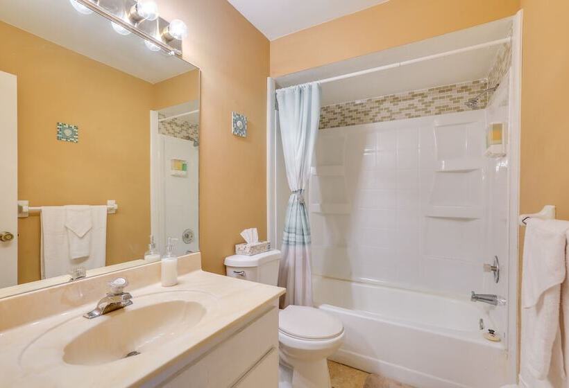 Family Friendly Lehigh Acres Home: Screened Porch!