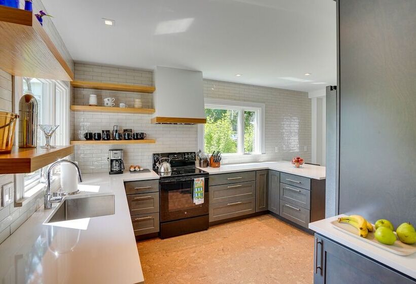 Historic Home In Coxsackie W/ Hudson River Views!