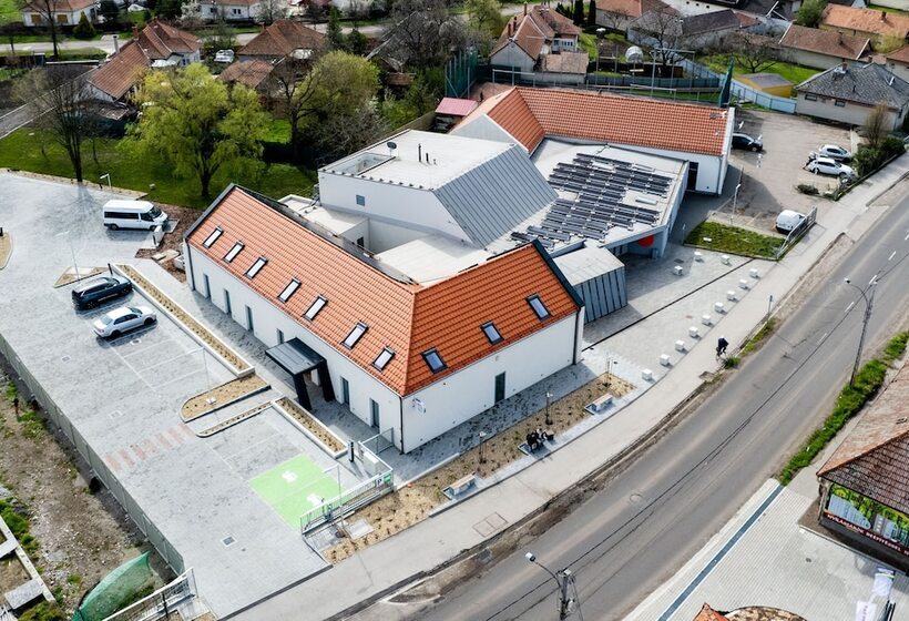 فندق Eleven Business & Sport