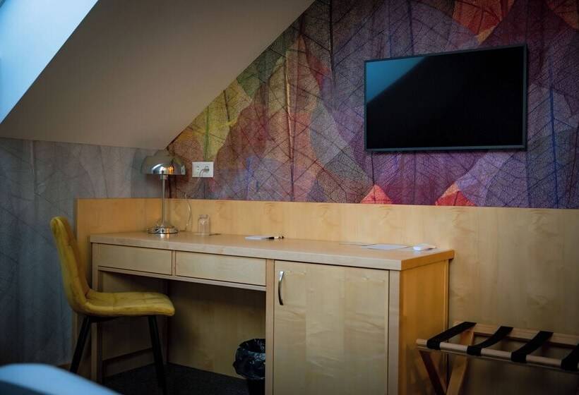 فندق Eleven Business & Sport