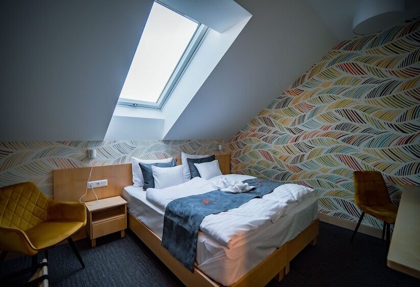 فندق Eleven Business & Sport