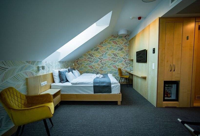 فندق Eleven Business & Sport