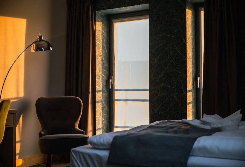 فندق Eleven Business & Sport