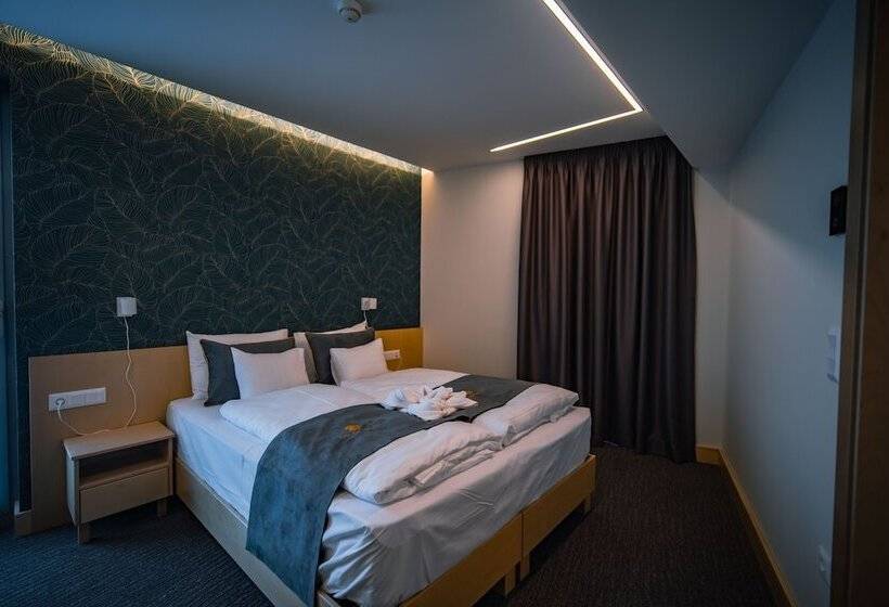 فندق Eleven Business & Sport