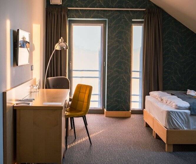 فندق Eleven Business & Sport