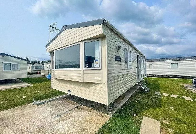 Hotelli 6 Berth Holiday Home At Seawick Holiday Park