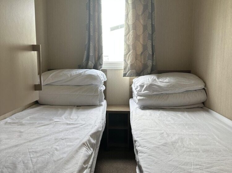 호텔 6 Berth Holiday Home At Seawick Holiday Park