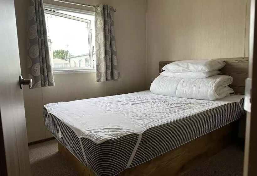 Hotelli 6 Berth Holiday Home At Seawick Holiday Park