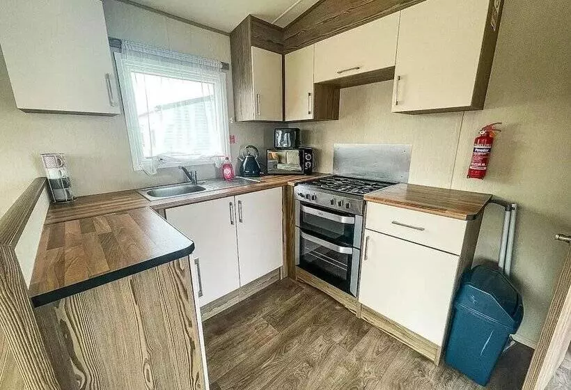 Hotelli 6 Berth Holiday Home At Seawick Holiday Park