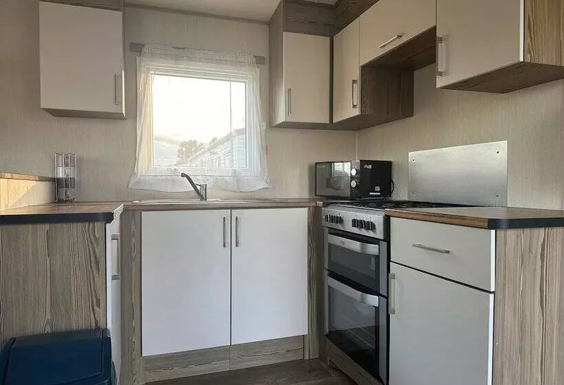 Hotelli 6 Berth Holiday Home At Seawick Holiday Park