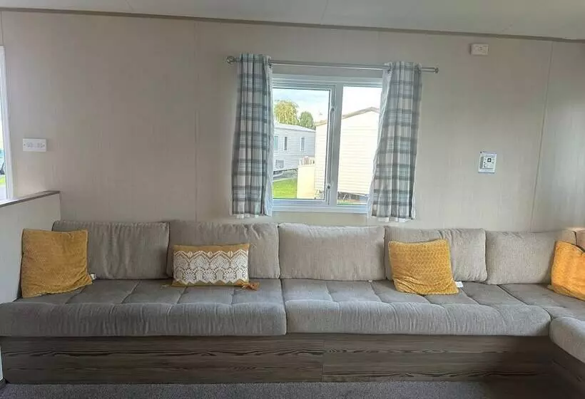 Hotelli 6 Berth Holiday Home At Seawick Holiday Park
