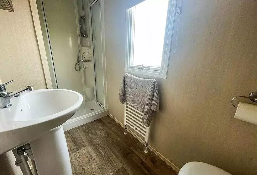 Hotelli 6 Berth Holiday Home At Seawick Holiday Park