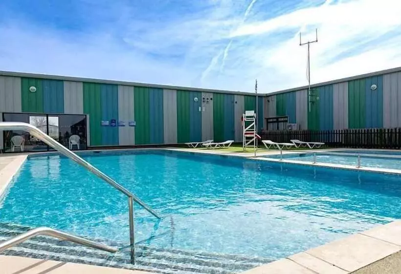 Hotelli 6 Berth Holiday Home At Seawick Holiday Park