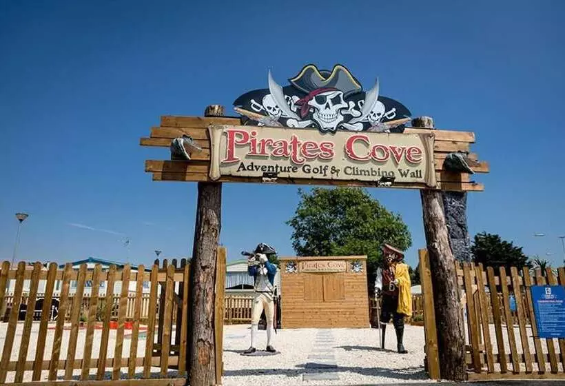 Hotelli 6 Berth Holiday Home At Seawick Holiday Park