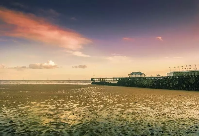 Hotelli 6 Berth Holiday Home At Seawick Holiday Park