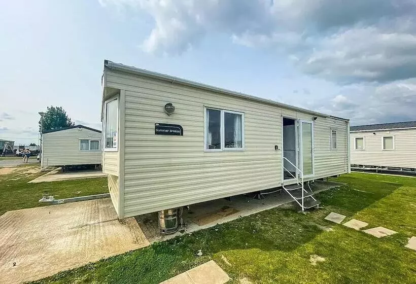Hotelli 6 Berth Holiday Home At Seawick Holiday Park