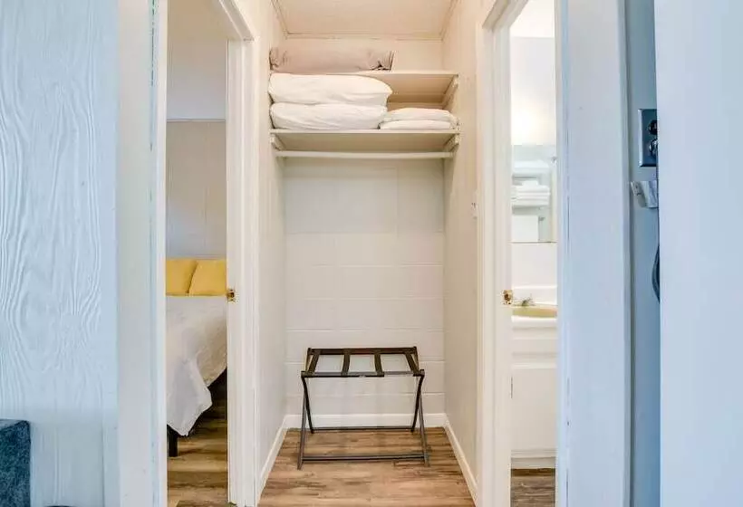 Kimberling City Oasis: Boat Slip, Kayaks & More!