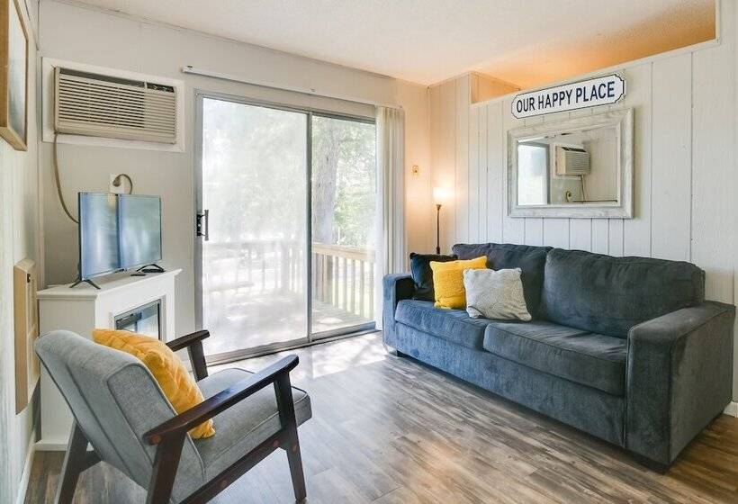 Kimberling City Oasis: Boat Slip, Kayaks & More!