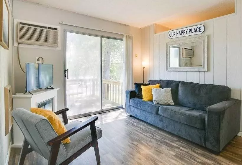 Kimberling City Oasis: Boat Slip, Kayaks & More!