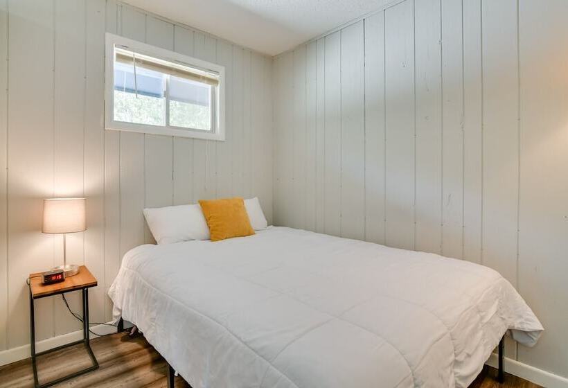 Kimberling City Oasis: Boat Slip, Kayaks & More!