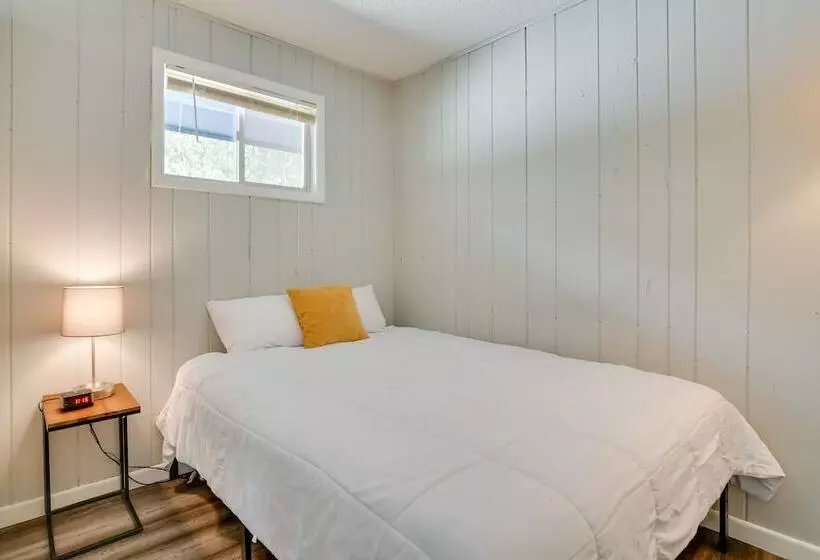 Kimberling City Oasis: Boat Slip, Kayaks & More!