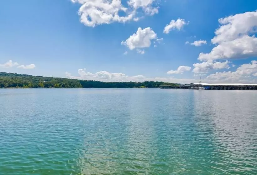 Kimberling City Oasis: Boat Slip, Kayaks & More!