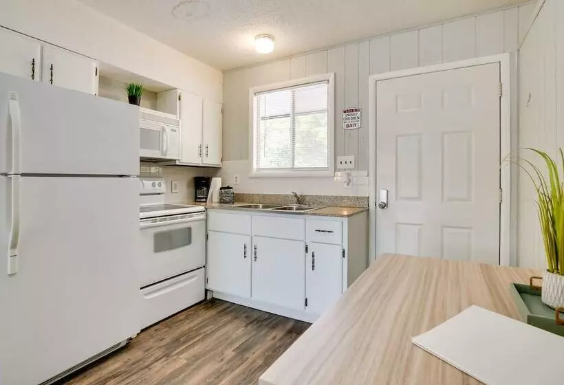 Kimberling City Oasis: Boat Slip, Kayaks & More!