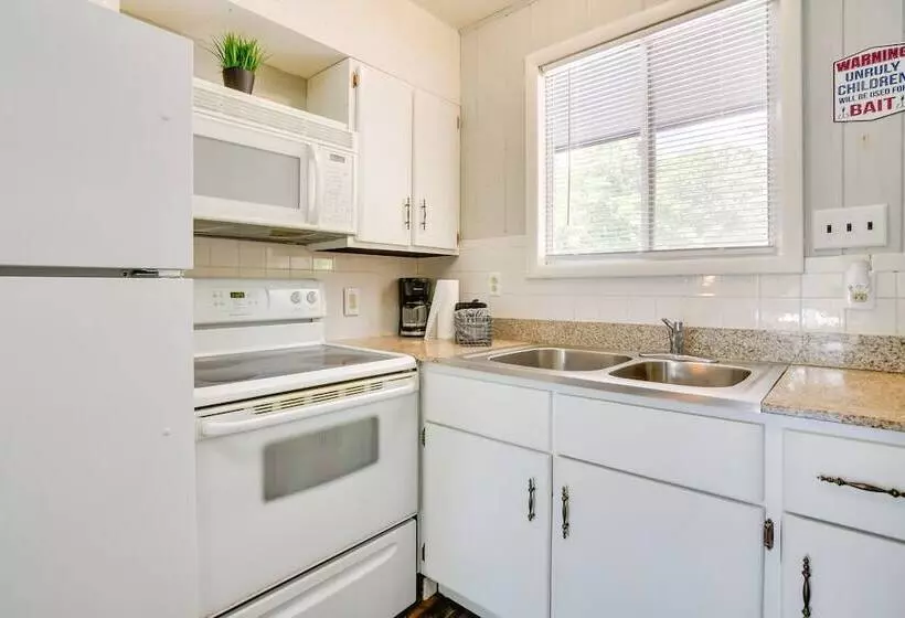 Kimberling City Oasis: Boat Slip, Kayaks & More!