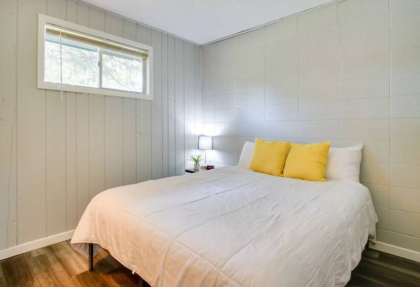 Kimberling City Oasis: Boat Slip, Kayaks & More!