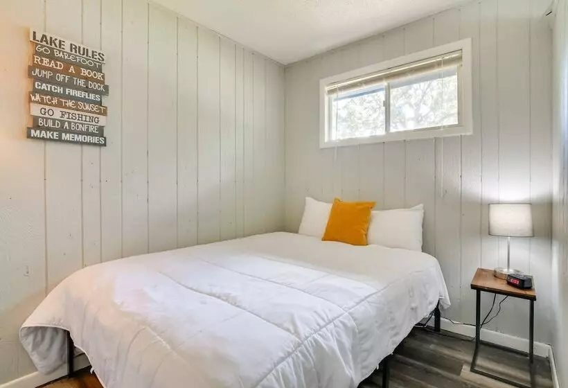 Kimberling City Oasis: Boat Slip, Kayaks & More!