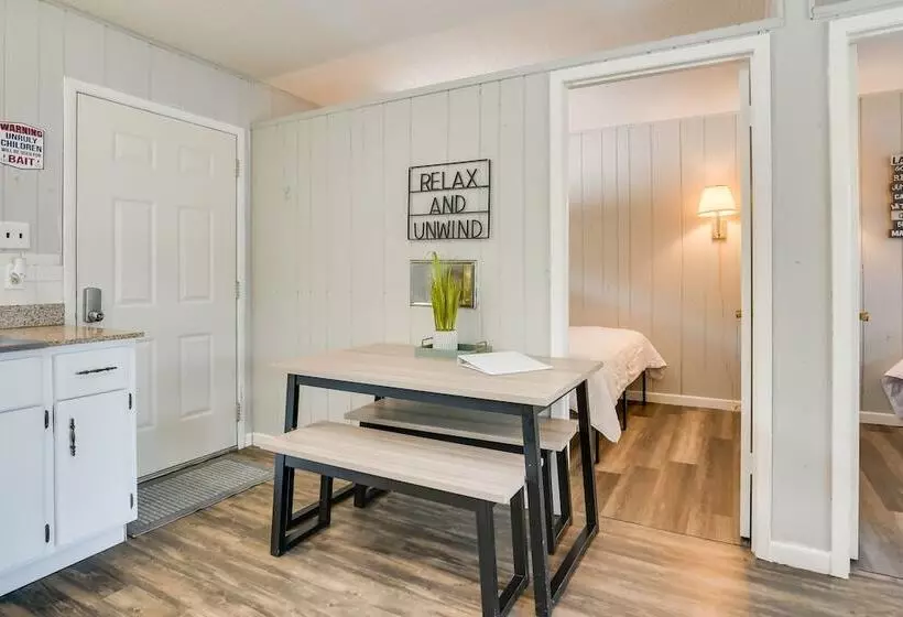 Kimberling City Oasis: Boat Slip, Kayaks & More!