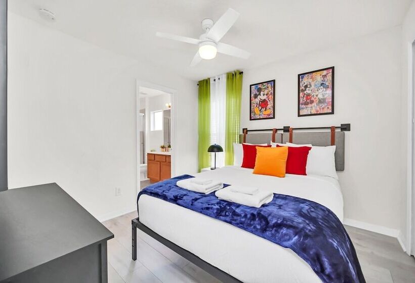 Lake View Getaway: Pool, Game Room, Theming!