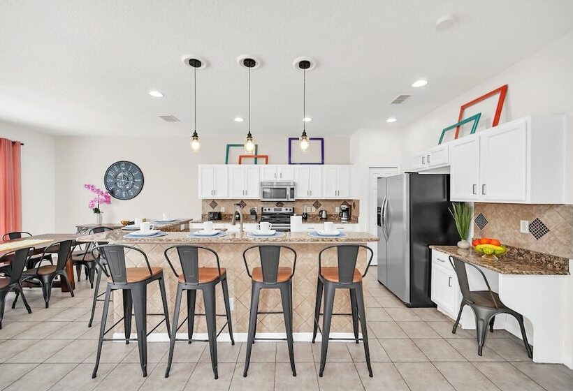 Lake View Getaway: Pool, Game Room, Theming!