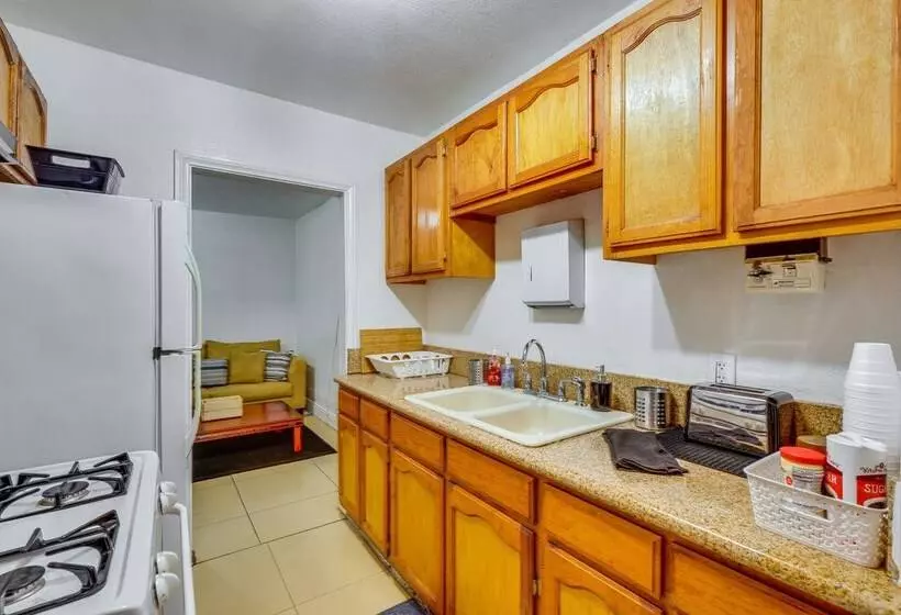Los Angeles Vacation Rental: 9 Mi To Downtown!