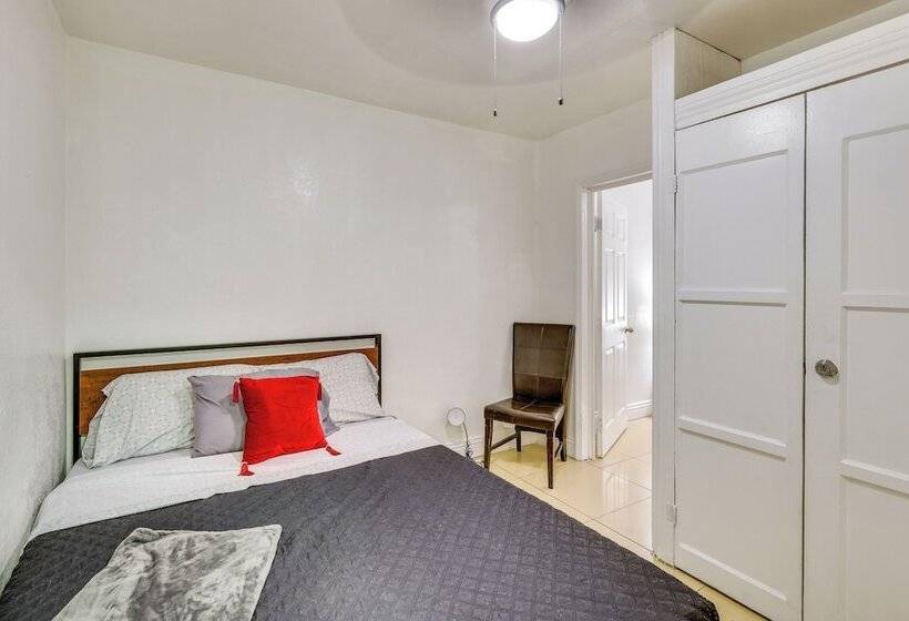 Los Angeles Vacation Rental: 9 Mi To Downtown!