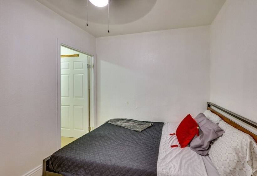 Los Angeles Vacation Rental: 9 Mi To Downtown!