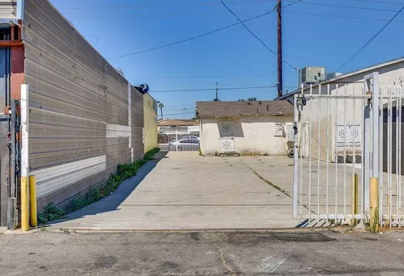 Los Angeles Vacation Rental: 9 Mi To Downtown!