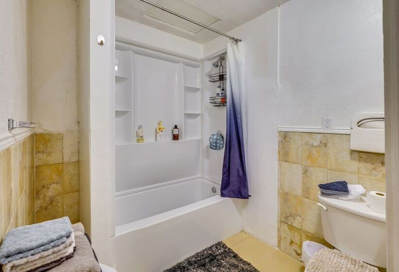 Los Angeles Vacation Rental: 9 Mi To Downtown!