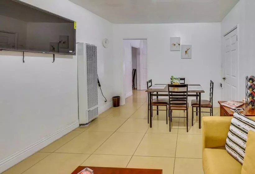 Los Angeles Vacation Rental: 9 Mi To Downtown!