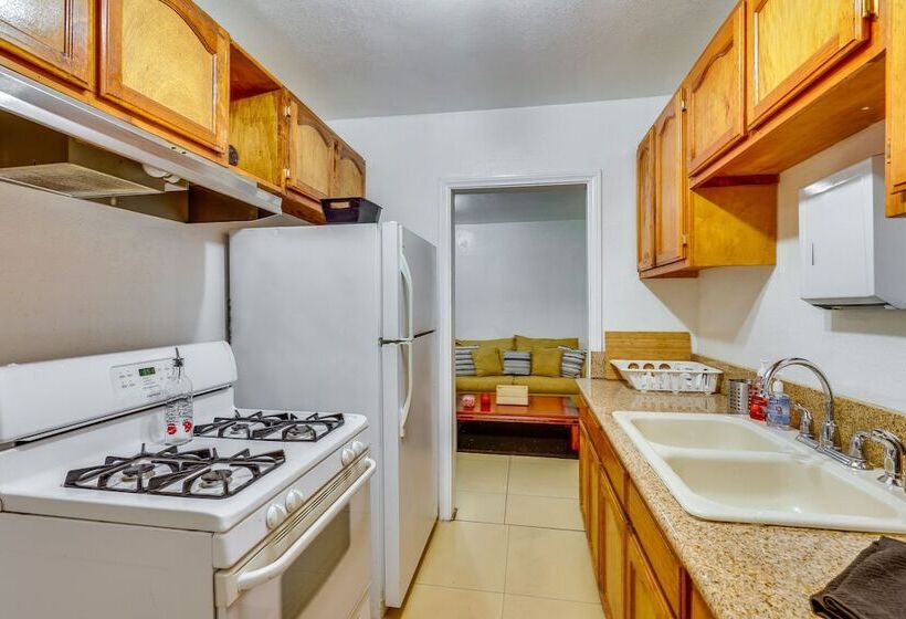 Los Angeles Vacation Rental: 9 Mi To Downtown!