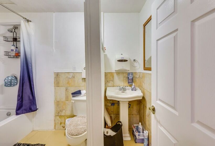 Los Angeles Vacation Rental: 9 Mi To Downtown!